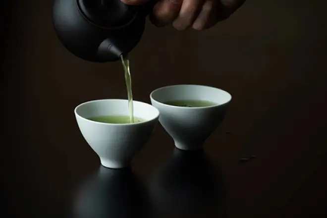 茶葉の仕上げ作業