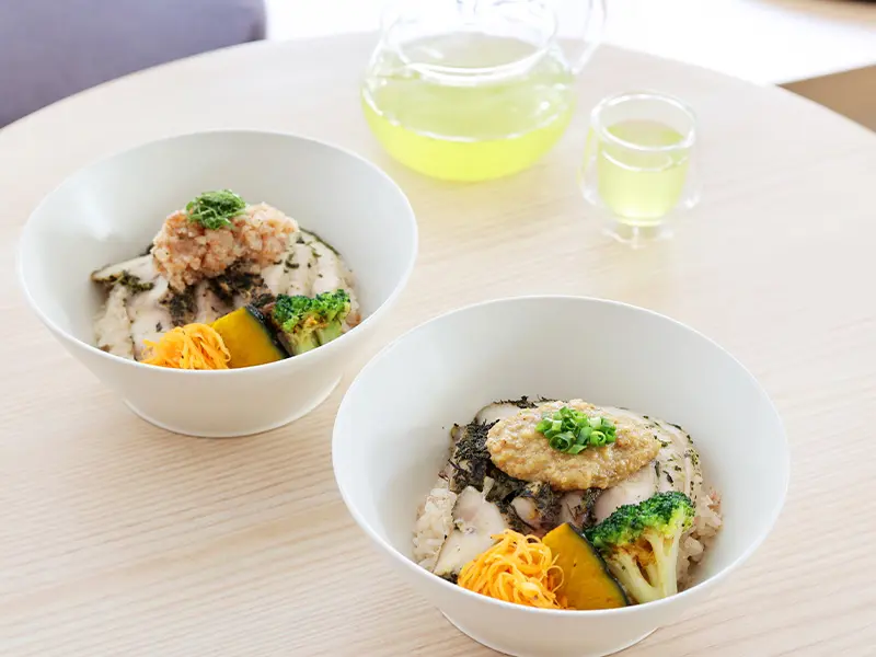 煎茶ローストチキン丼