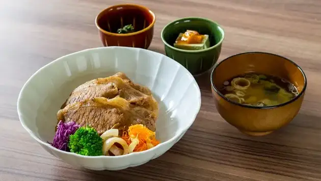 茶美豚丼
