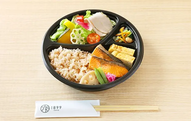 【テイクアウト】1899週替わりランチ魚弁当　バランスサラダ付き