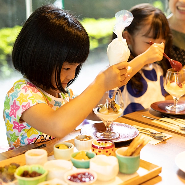 親子で楽しもう♪いちごと抹茶のパフェ作り体験〈お茶料理ランチ付き〉