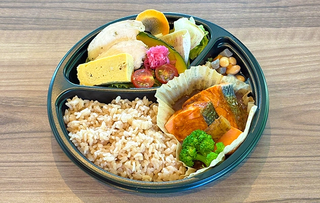 【テイクアウト】1899週替わりランチ魚弁当　バランスサラダ付き