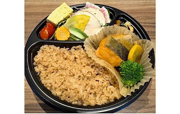 【テイクアウト】1899週替わりランチ魚弁当　バランスサラダ付き