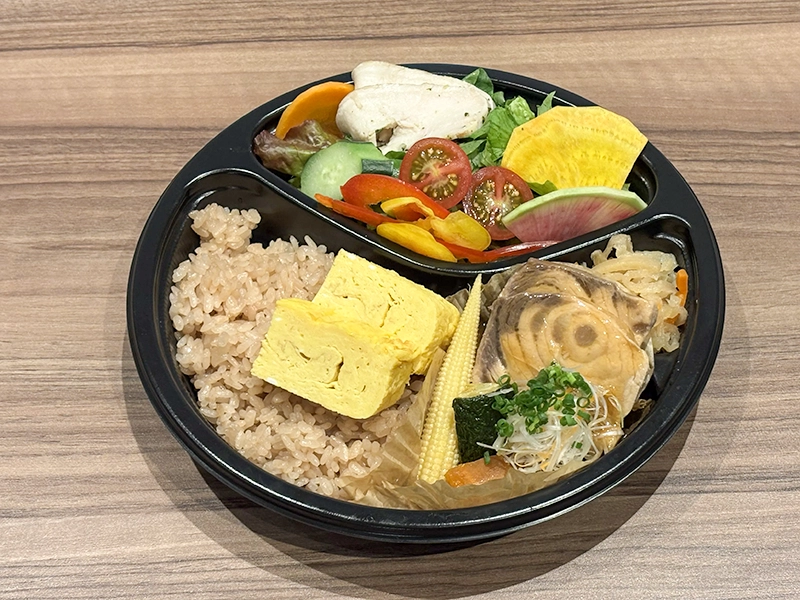 【テイクアウト】1899週替わりランチ魚弁当　バランスサラダ付き