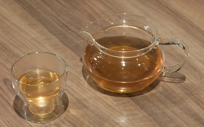ガラスポットで淹れた手作りほうじ茶